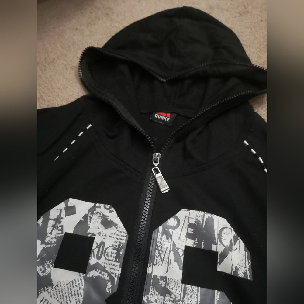 Men Black Sleeveless Hoodie with 86 Graphic - Picture 2 of 3